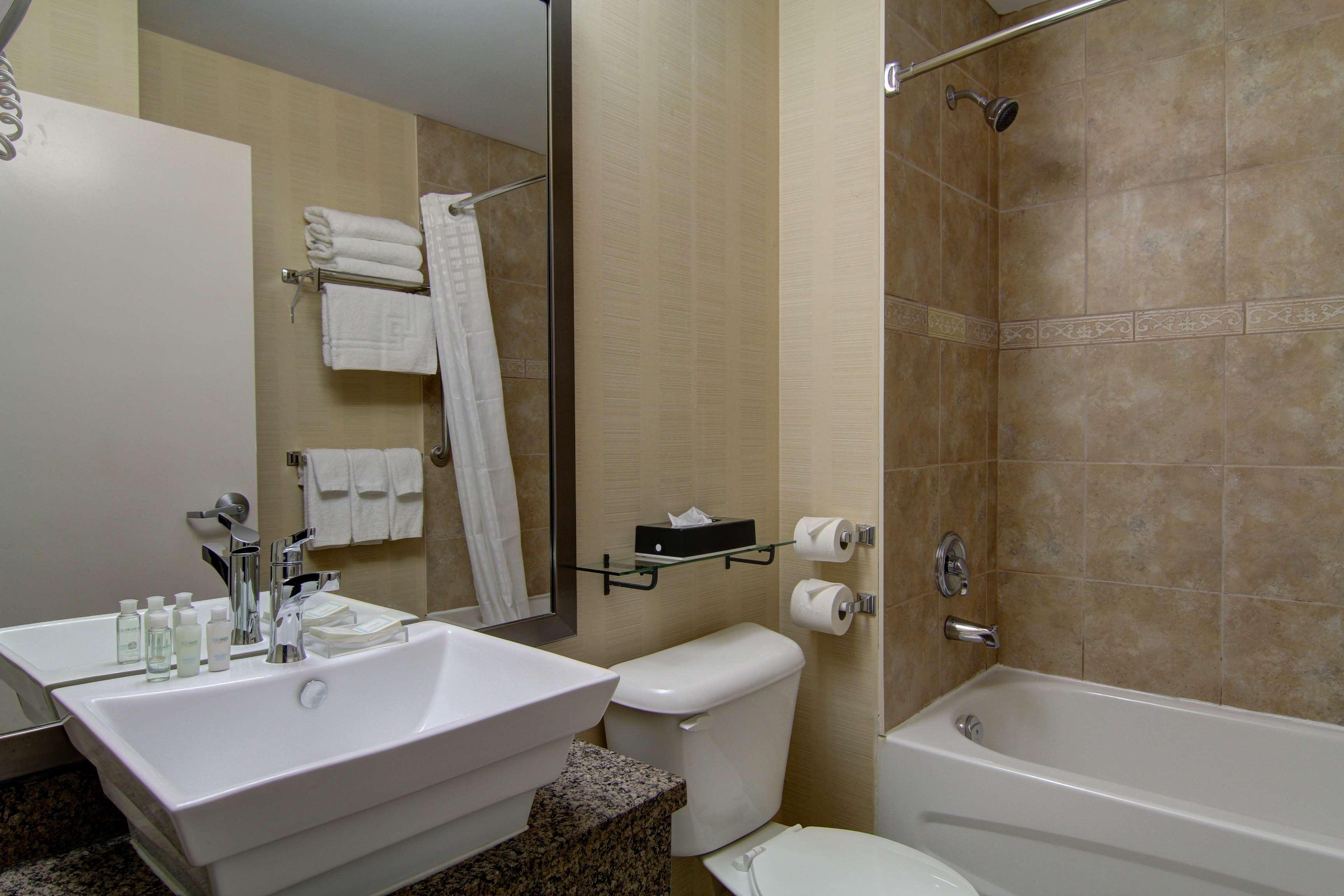 Best Western Plus Bowmanville Extérieur photo