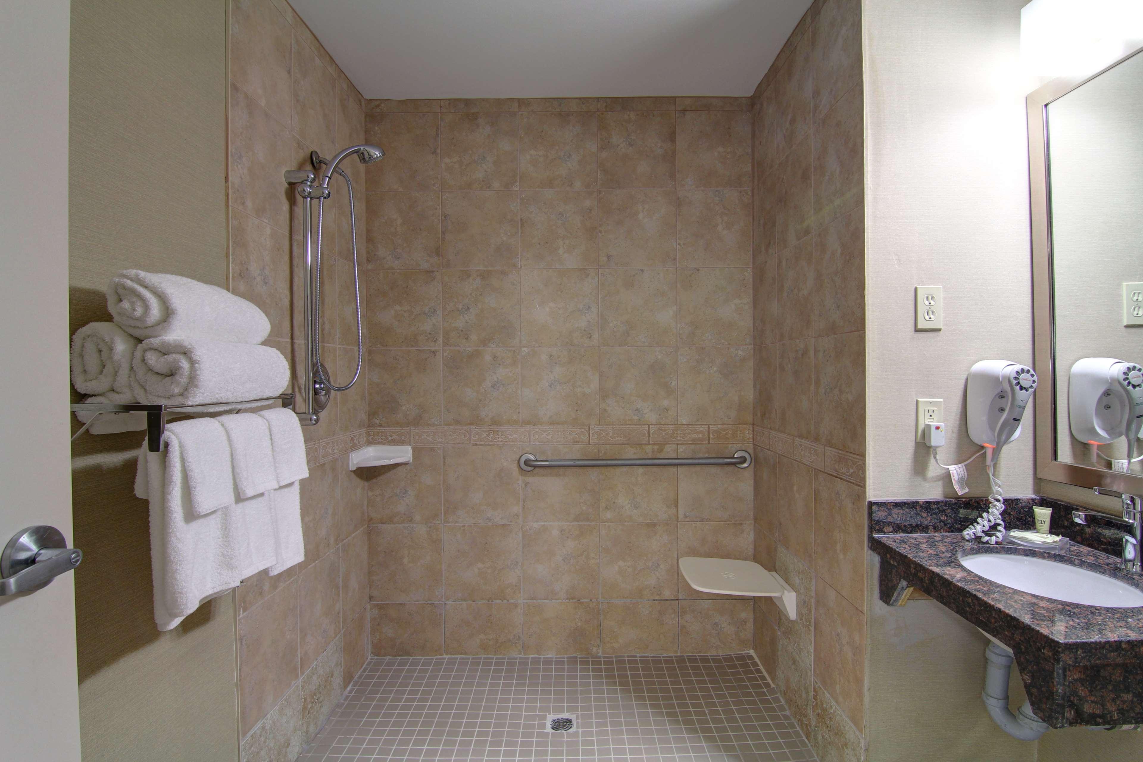 Best Western Plus Bowmanville Extérieur photo